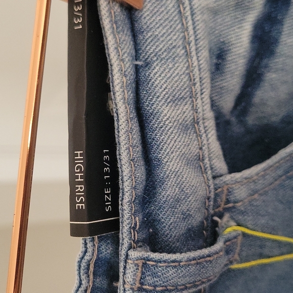 Wide Leg Ripped Jeans - Picture 4 of 4